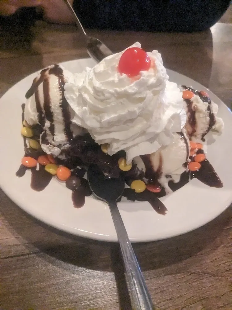 Hot Fudge Brownie Sundae